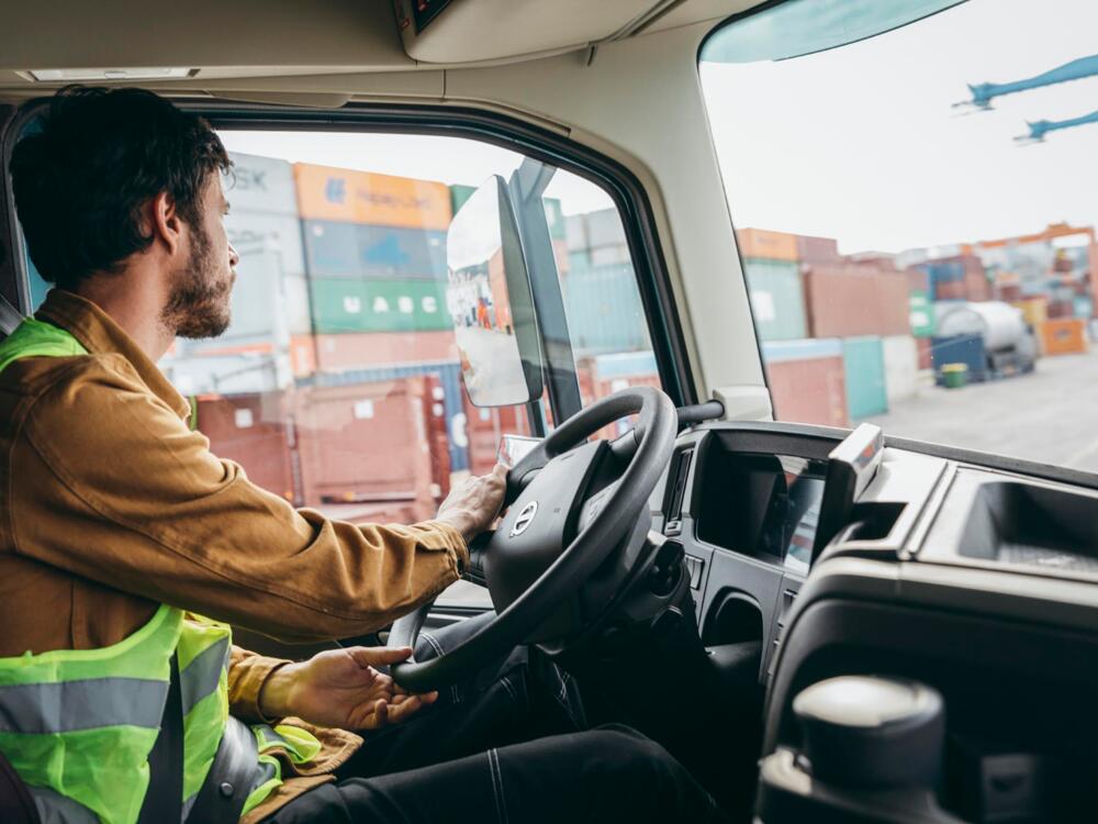 nijwa-volvo-fm-chauffeur nijwa-volvo-fm-chauffeur