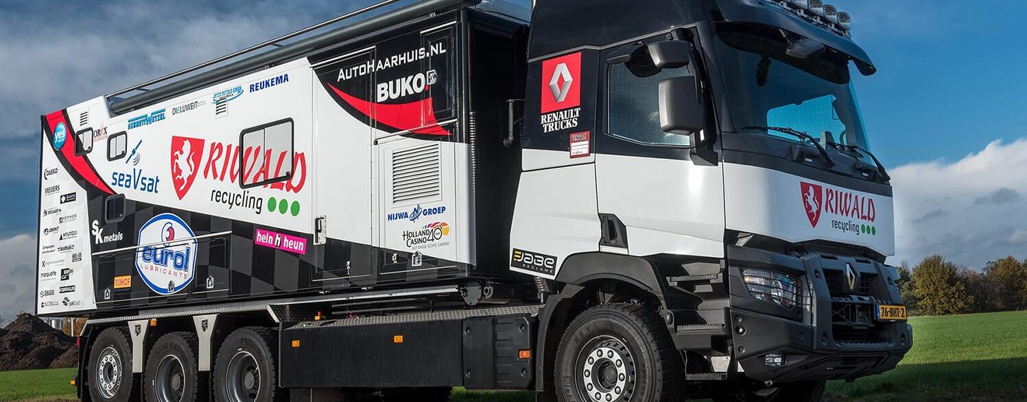 Renault Trucks C 8x4 assistentietruck voor Riwald Dakar Team