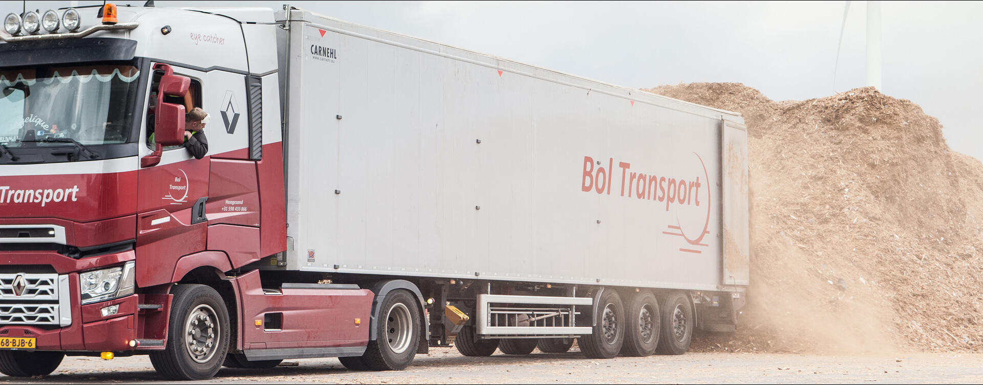 Bol Transport breidt uit met Renault Trucks T High met Carnehl Cargo Floor trailer